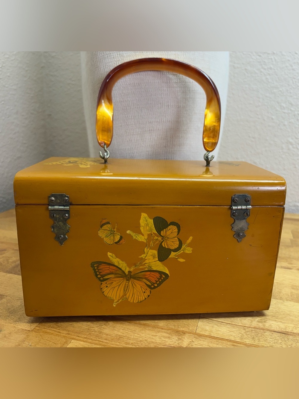 Vintage Butterfly Decoupage Wooden Box Purse Lucite Handle Vanity Case MCM - Picture 4 of 14